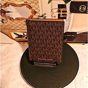 Michael Kors Jet Set Travel Passport Holder / Wallet